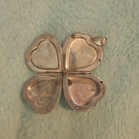 Beautiful vintage sterling silver etched heart locket 1 inch up and down - Picture 4 of 4